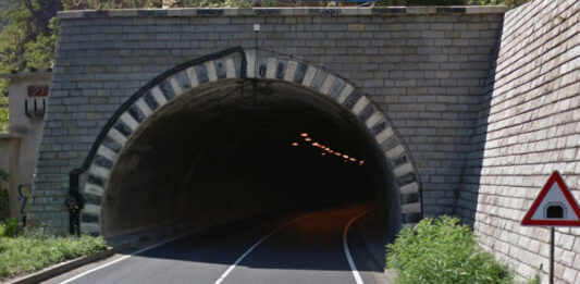 Тунел "Кривия"