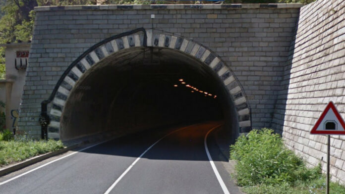 Тунел "Кривия"