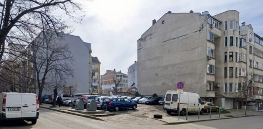 Имот в ж.к. „Възраждане“ в Бургас