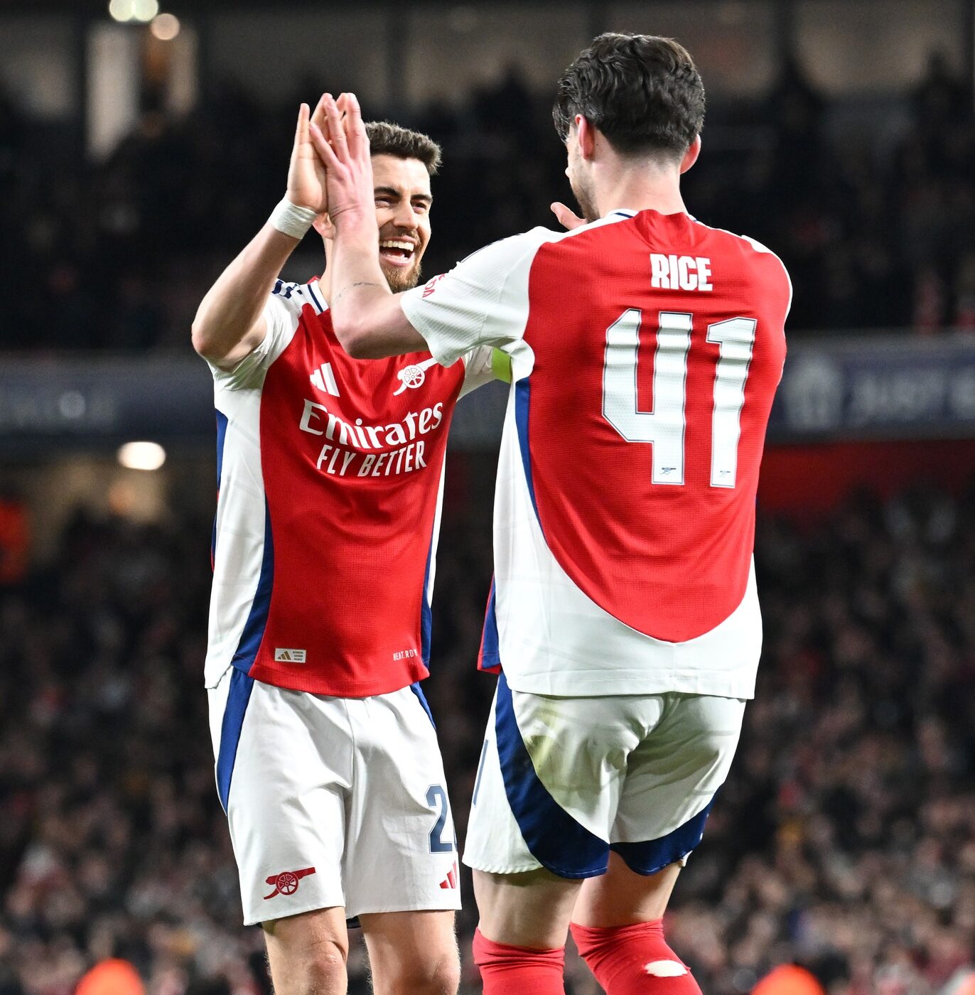 Арсенал и ПСВ завършиха наравно 2 2 но този резултат беше