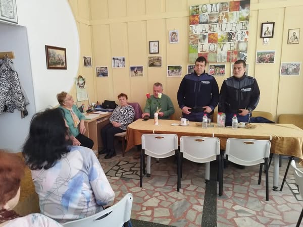 Полицейски инспектор Иван Андонов и младши полицейски инспектор Николай Коларов