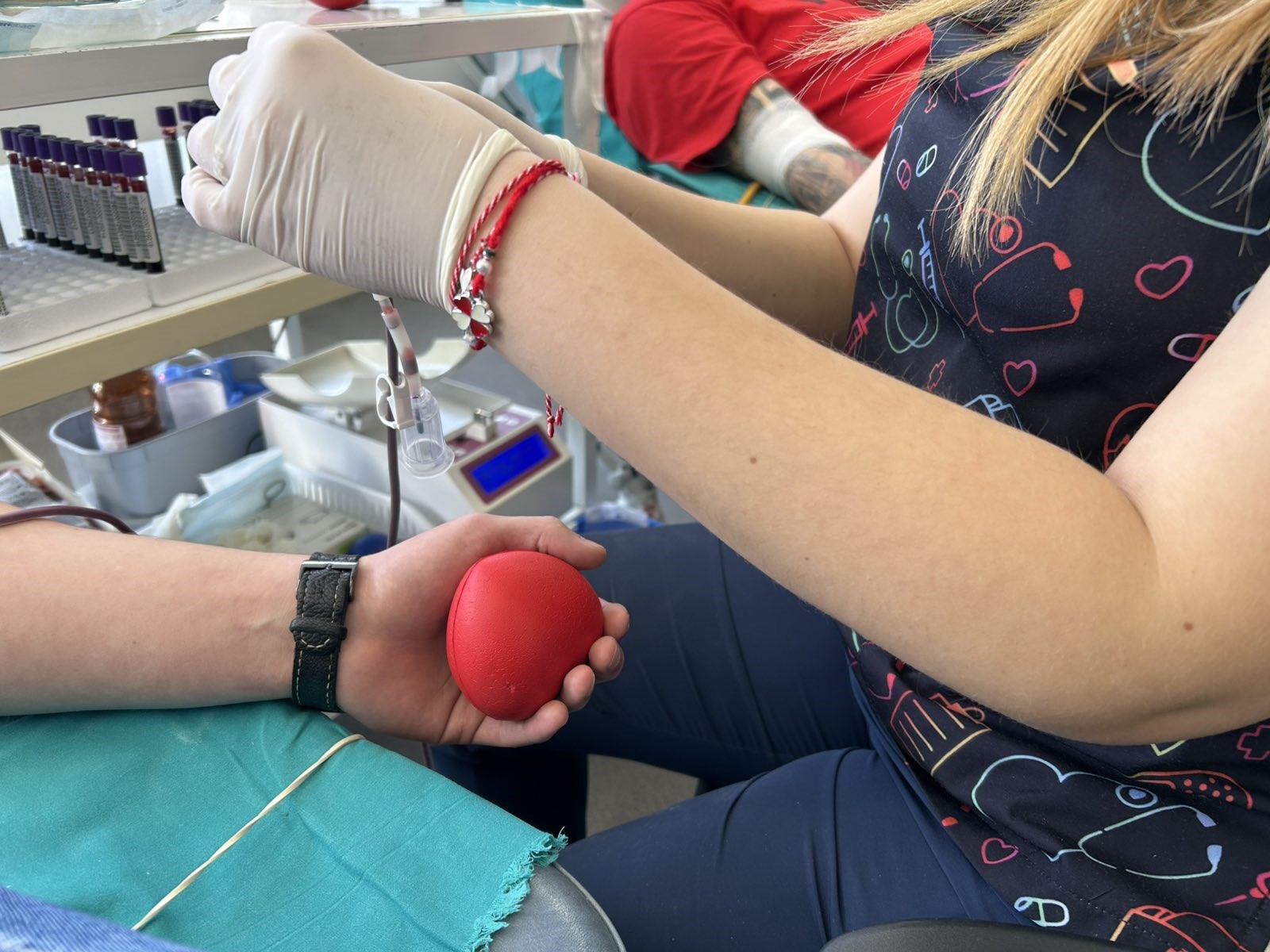 Над 70 души се включиха в днешната осмомартенска кръводарителска акция