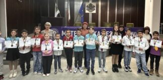 Деца с медали в Сливен