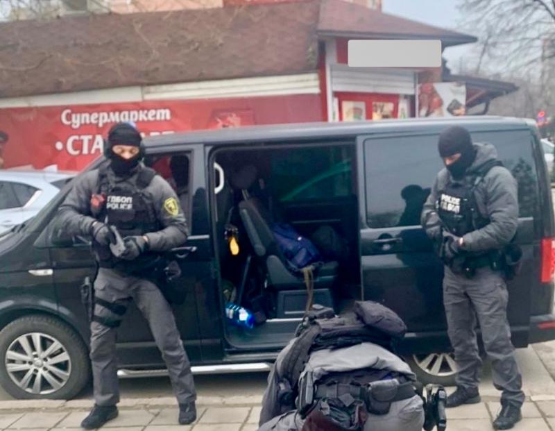 осъществи специализирана полицейска операция насочена към неутрализиране на престъпна група