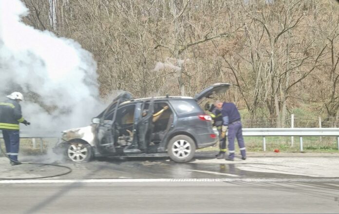 Горящ автомобил на магистрала "Тракия"