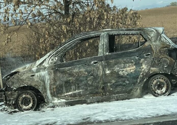 Изгорелият автомобил