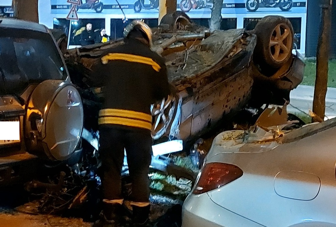 Трима са пострадали при тежка катастрофа във Варна съобщиха от