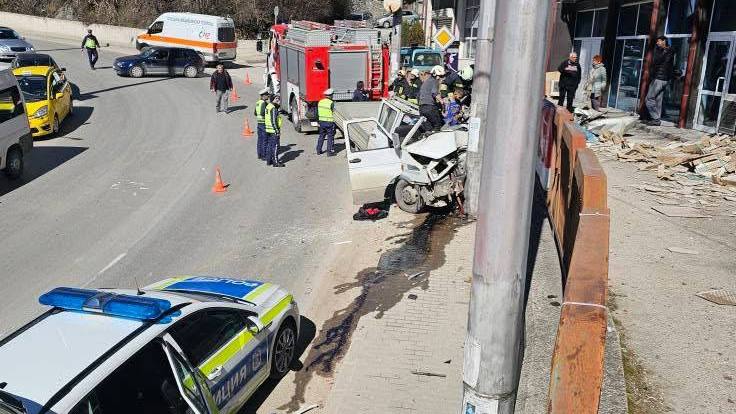 Тежка катастрофа е възникнала в Смолян съобщиха очевидци в социалната