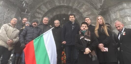 Кирил Петков и представители на "Продължаваме Промяната"