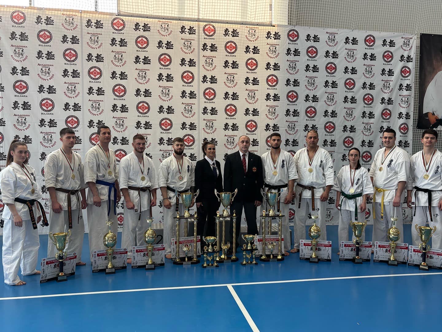 Рая Калоянова и сестрите Пресиана и Теодора Младенови от спортен