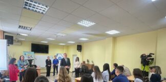 Министър Борислав Гуцанов пред ученици