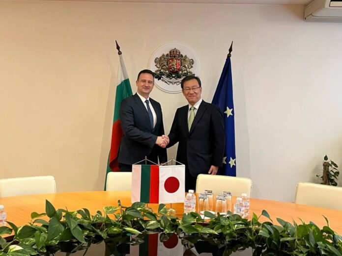 Министър Жечо Станков и посланик Н.Пр. Хисаши Мичигами