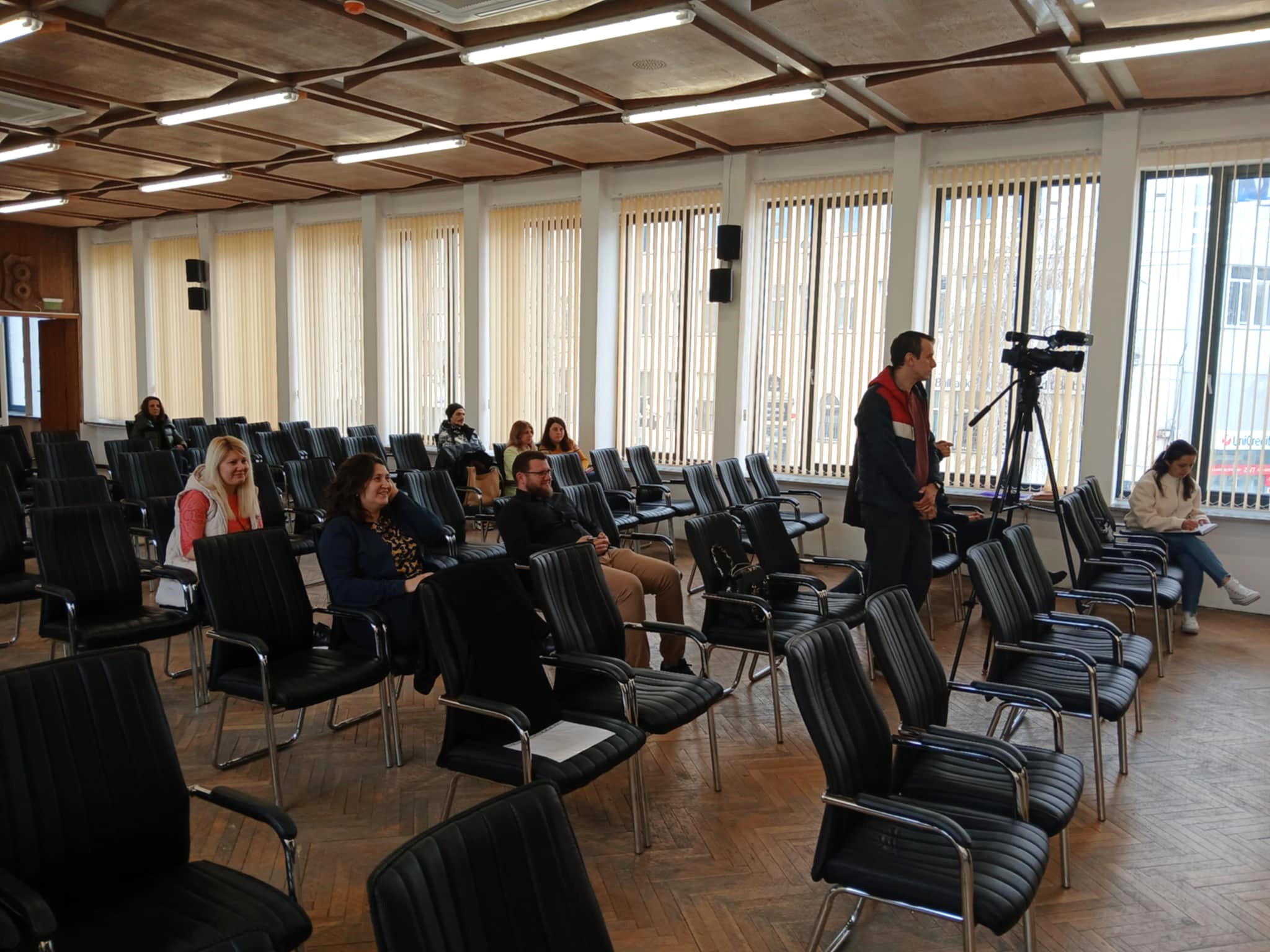 9 минути тъмнина Заведенията гасят тока