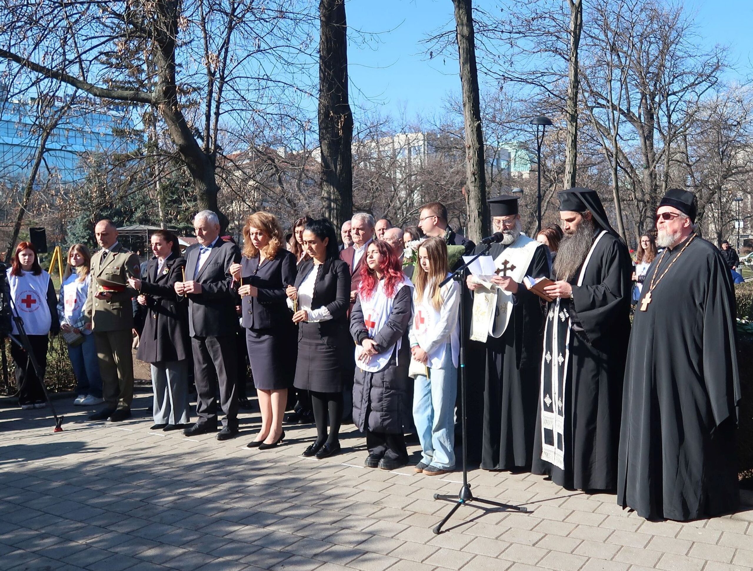 Илияна Йотова участва пред Докторския паметник в София в традиционното