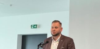 Петър Младенов