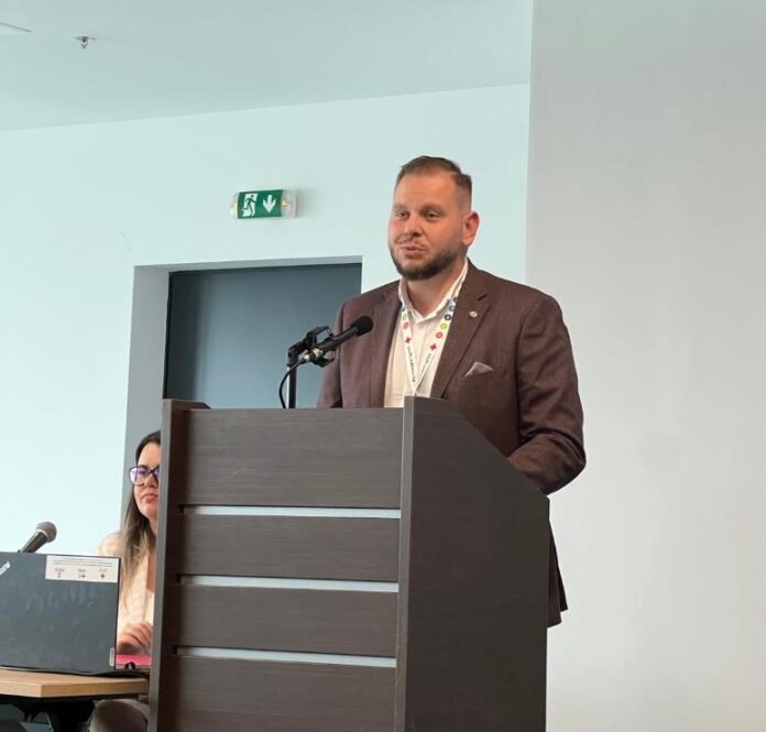 Петър Младенов