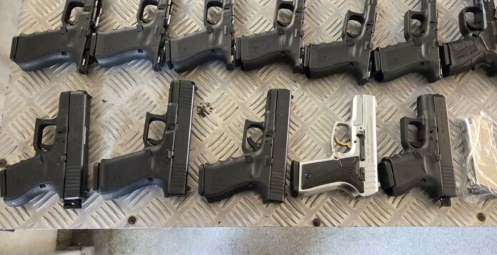 Пистолетите