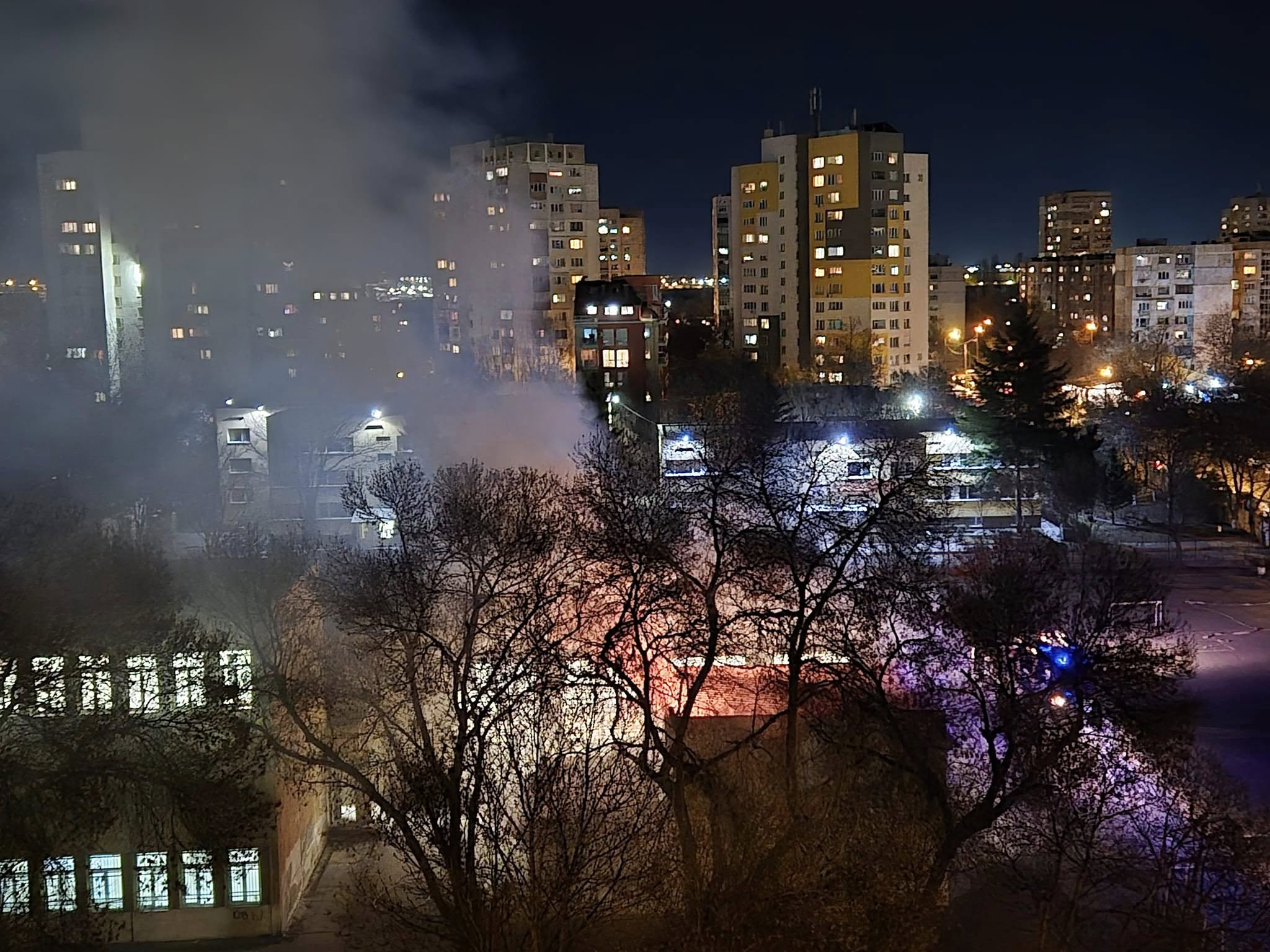 Няма пострадали при пожара в 148 ОУ Професор доктор Любомир