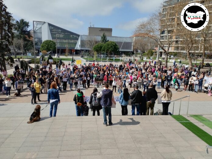 Протест срещу насилие над животни се проведе днес и в Бургас
