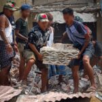 Разчистване на щетите от земетресението в Мианмар