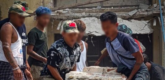 Разчистване на щетите от земетресението в Мианмар