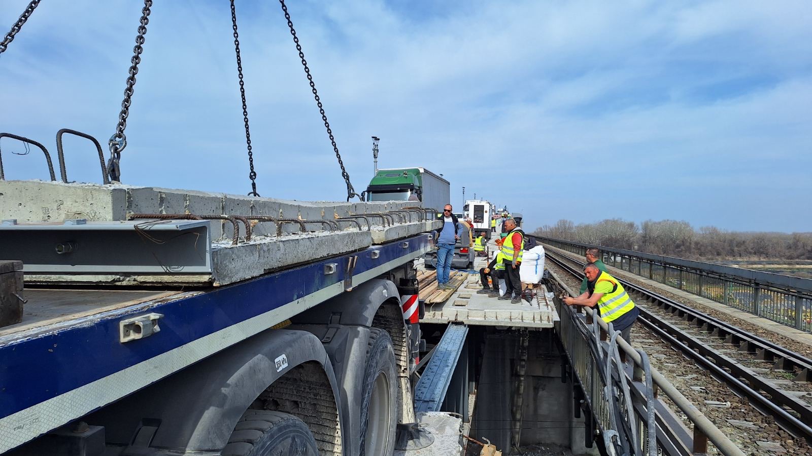 Основният ремонт на Дунав мост при Русе продължават по план