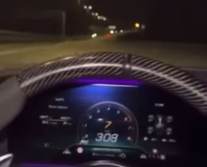 Шофиране с 308 км/час