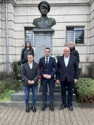 Церемония пред паметника на ген. Владимир Стойчев