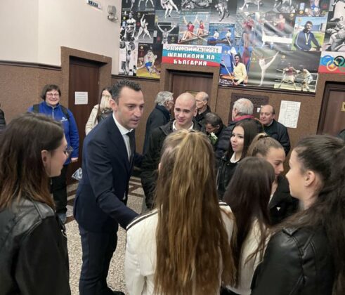 Церемония пред паметника на ген. Владимир Стойчев