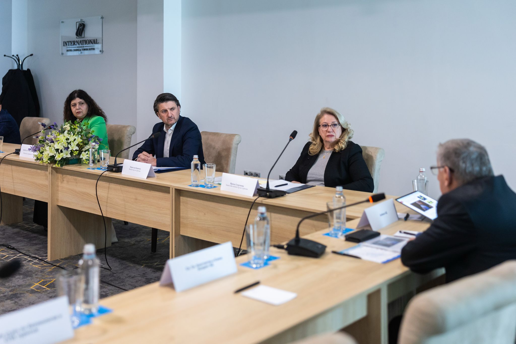 се срещна с представители на туристическия сектор в к к