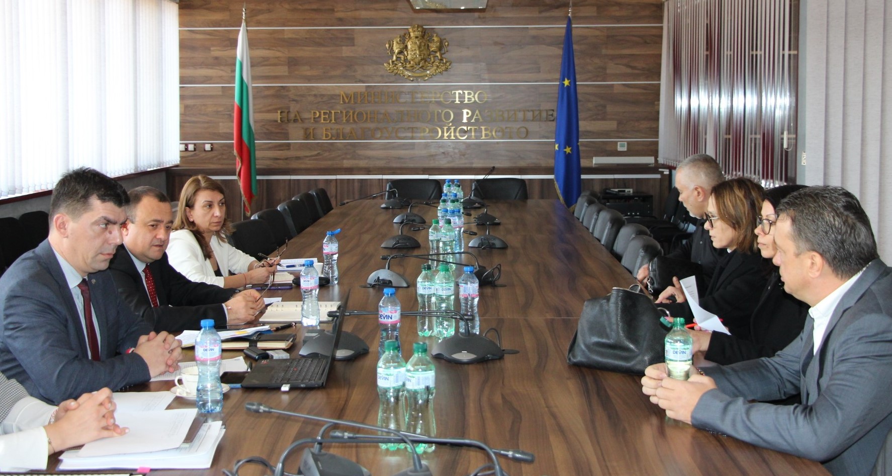 Иван Иванов събра на среща в министерството представители на ръководствата