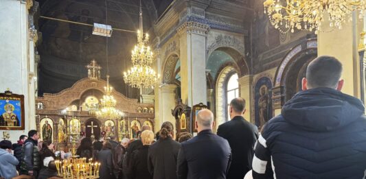 Стотици се сбогуваха с капитан Марин Маринов