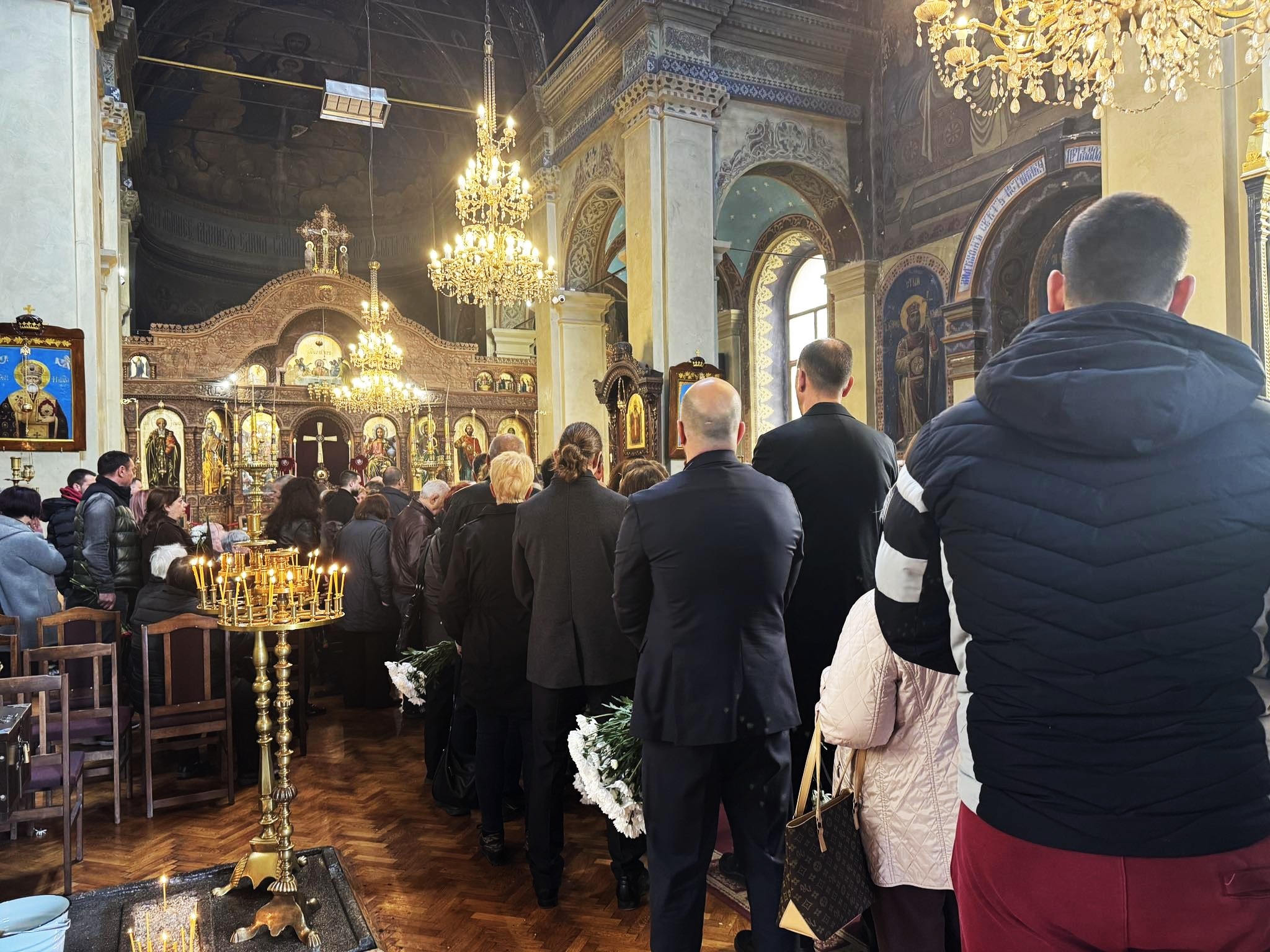 Стотици граждани – близки приятели колеги от Организацията на обединените