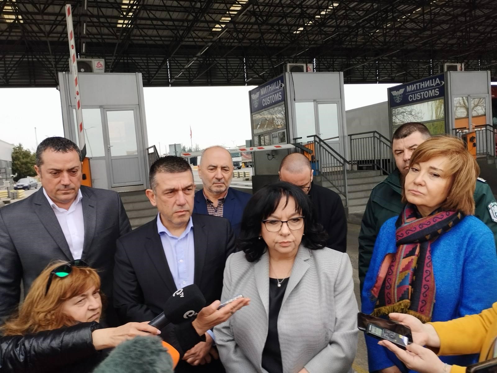 Финансовият министър обяви че 687 000 пенсионери в България ще