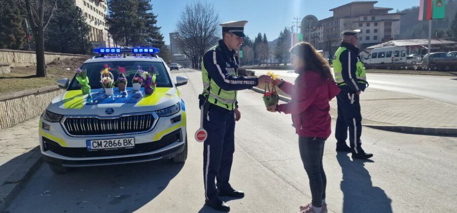 Цветя от Пътна полиция