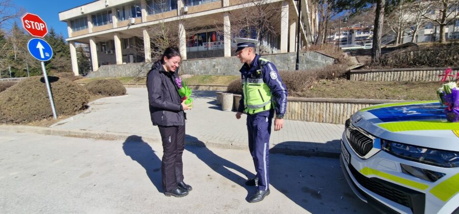 Цветя от Пътна полиция