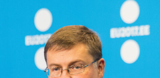 Валдис Домбровскис