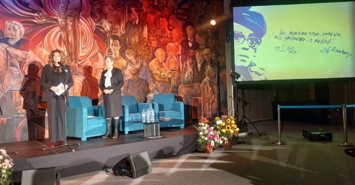 Вицепрезидент Илияна Йотова