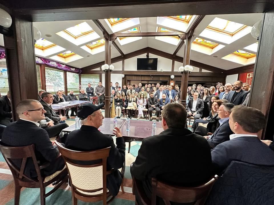 Полицейски служители са нахлули в имота в кв Бояна в