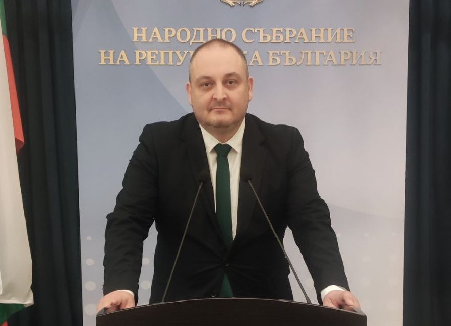 Третокласният път Росен – Ясна Поляна е свързан с пътя