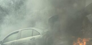 Автомобил гори в Прохода на Републиката