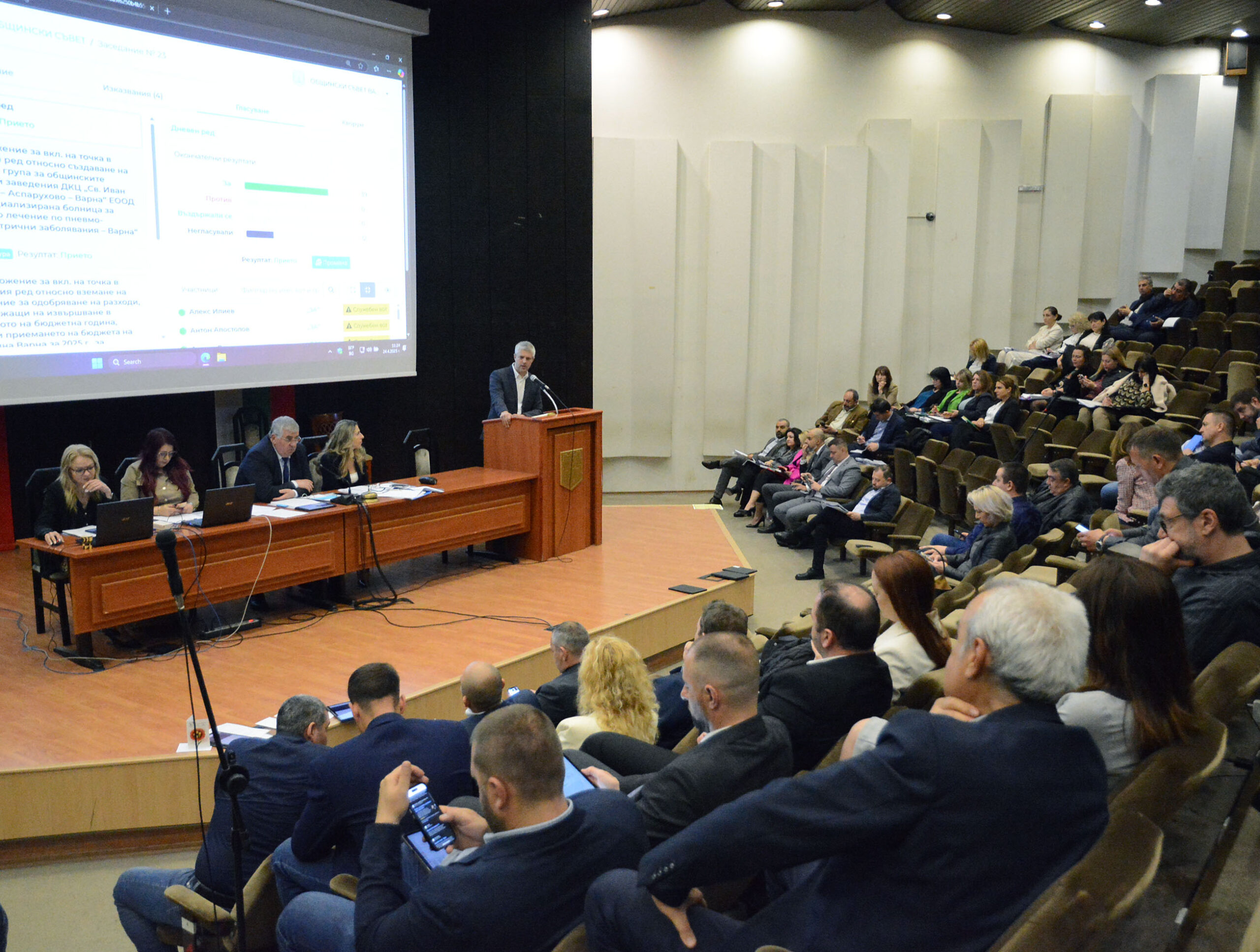 Част от общинските съветници предпочетоха бездействието пред предприемането на реални