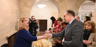 Благотворителен базар