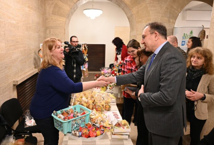 Благотворителен базар