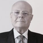 Д-р Валентин Петров