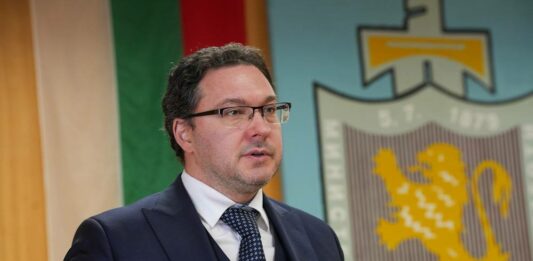 Даниел Митов