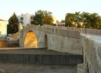 Гърбавият мост в Харманли