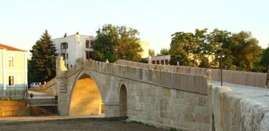 Гърбавият мост в Харманли