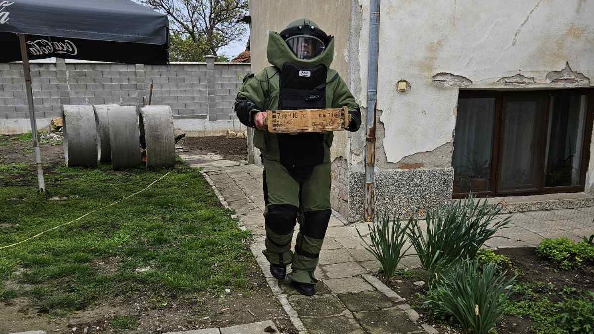 Днес специализиран екип от 55 и инженерен полк получи задача да