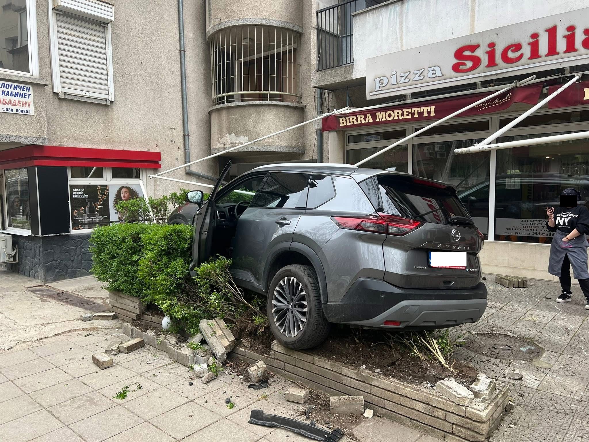 Зрелищна катастрофа е възникнала тази сутрин в София съобщиха очевидци